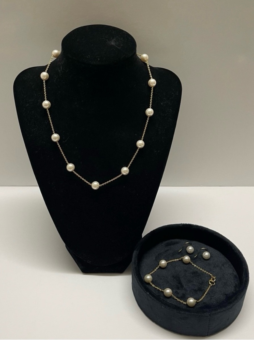 Vintage Boxed Gold Tone Chain Faux Pearl Necklace Bracelet Drop Earrings Set